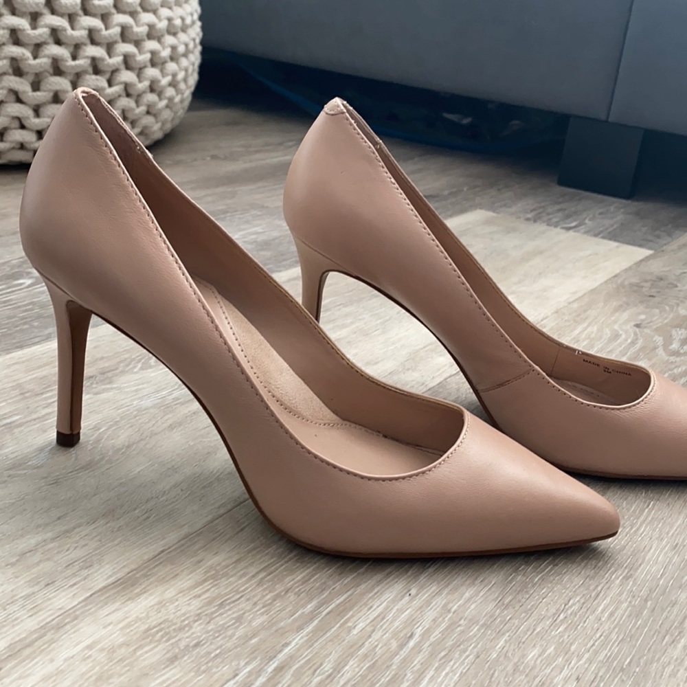 Banana Republic nude heel